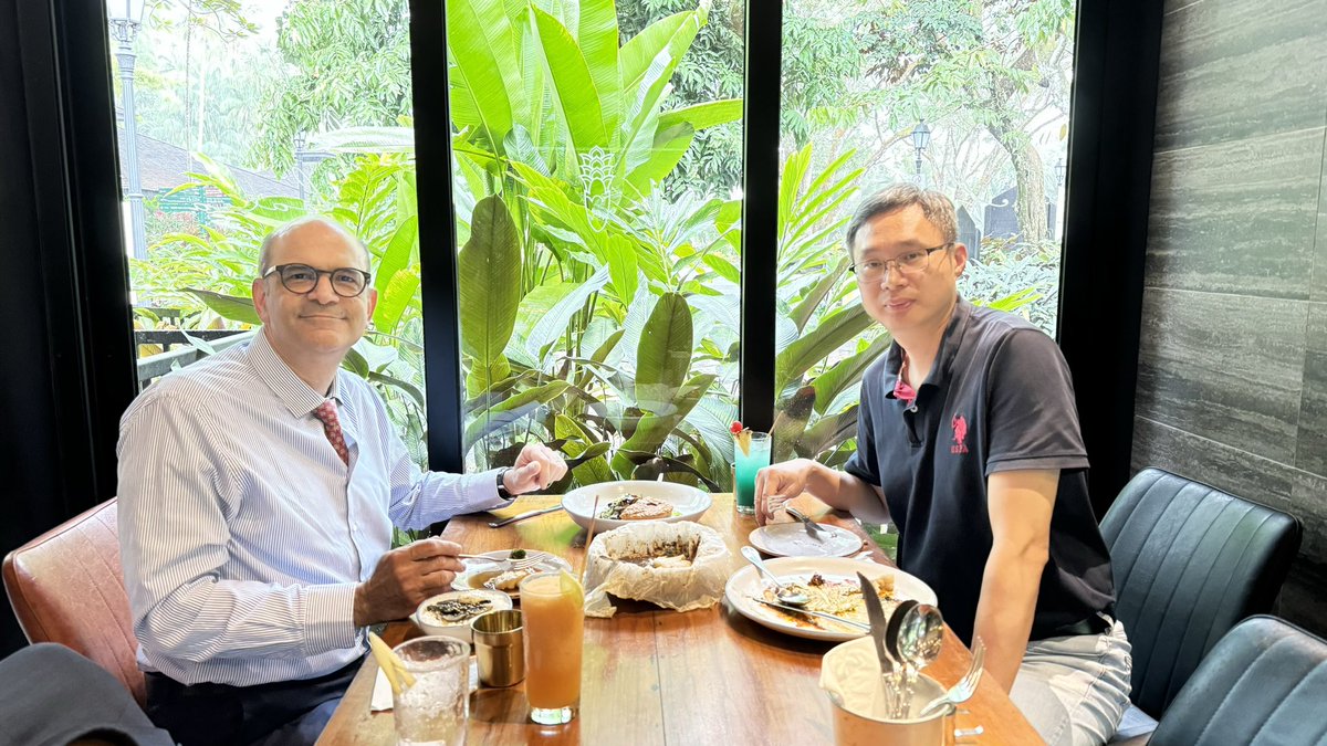 ACS Nano meeting with JACS in Singapore. <a href="/acsnano/">ACS Nano</a> <a href="/J_A_C_S/">J. Am. Chem. Soc.</a> have a great lunch meeting and discussion with Eric, covering broad topics in publishing, research, education, and so on.