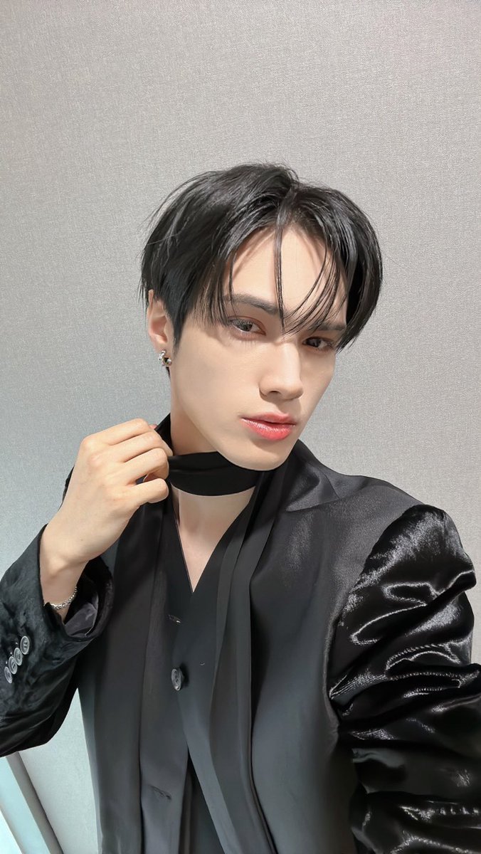 jchang63's tweet photo. [#BuildUp]

훈민제빛도 반짝반짝 빛내줘서 고마워요
💛
우리 내일도 만나요~
🖤🌹
#VOTEHUNMINJAYBIT 

#제이창 #JayChang #빌드업 https://t.co/DfEUsVhleA
