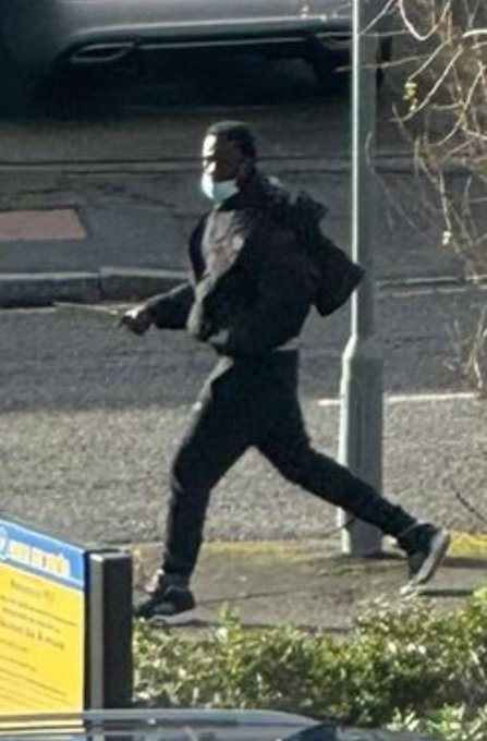 After the horrendous stabbing on a train to Beckenham, police have released another image of the suspect, running through the streets with an enormous blade.