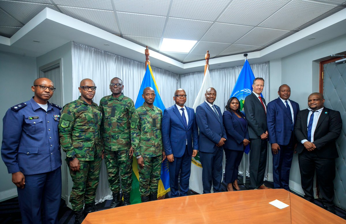 Irchad Ousseine Djoubeire (@irchad_ousseine) on Twitter photo La visite visait à informer le Ministère et le Chef d'Etat-Major <a href="/RwandaMoD/">Rwanda Defence Force</a>, en tant que présidents pour 2024 du Conseil des ministres et du Comité des chefs d'état-major de la défense de #EASF respectivement, sur les opérations, les activités prévues et les progrès réalisés. La visite visait à informer le Ministère et le Chef d'Etat-Major <a href="/RwandaMoD/">Rwanda Defence Force</a>, en tant que présidents pour 2024 du Conseil des ministres et du Comité des chefs d'état-major de la défense de #EASF respectivement, sur les opérations, les activités prévues et les progrès réalisés.