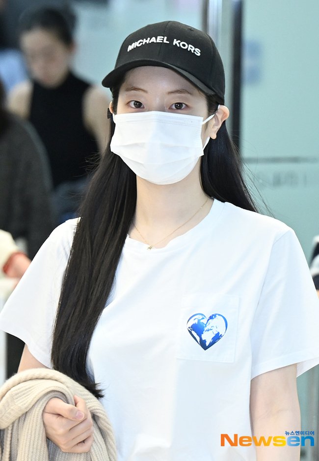 dahyun_support's tweet image. Dahyun worn again her #WatchHungerStop shirt, all of the proceeds from the shirt will be donated to World Food Programme