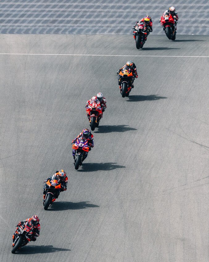Picture of the season so far? Quite possibly. 🔥

#KTM #ReadyToRace #PortugueseGP