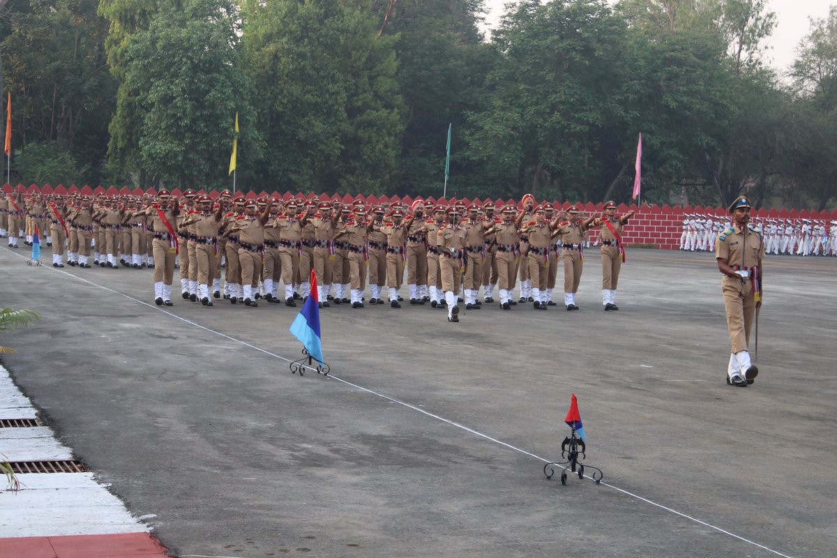 Maj Gen RK Sachdeva, ADG, NCC Dte, JK & Ladakh reviewed an impressive passing out parade at NCC OTA, Nagapur today. 84 3rd Offrs, 363 Army Cdt Trg Offrs & 77 Naval Cdt Trg Offrs of 17 Dtes of NCC passed out successfully, after 60 days of rigorous training. @HQ_DG_NCC