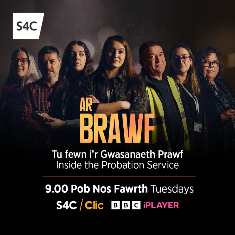 S4C's tweet photo. CYFRINACHAU, DEDFRYDAU A THROSEDDAU

Beth sy'n digwydd ar ôl i rywun droseddu yng Ngogledd Orllewin Cymru?

Find out about the work of the Probation Service, as they reveal all for the first time.

BOB NOS FAWRTH | TUESDAYS

9.00

Ar S4C, S4C Clic a BBC iPlayer