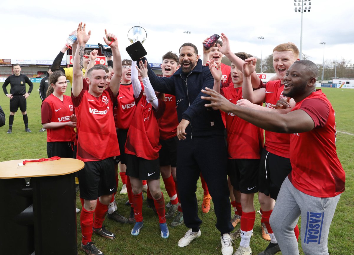 Read all about our incredible day yesterday at @sligorovers, celebrating the Rio Ferdinand Foundation and @FundforIreland's Partnership that goes Beyond the Ball. rioferdinandfoundation.com/news/rio-joins… #BeyondTheBall @rioferdy5
