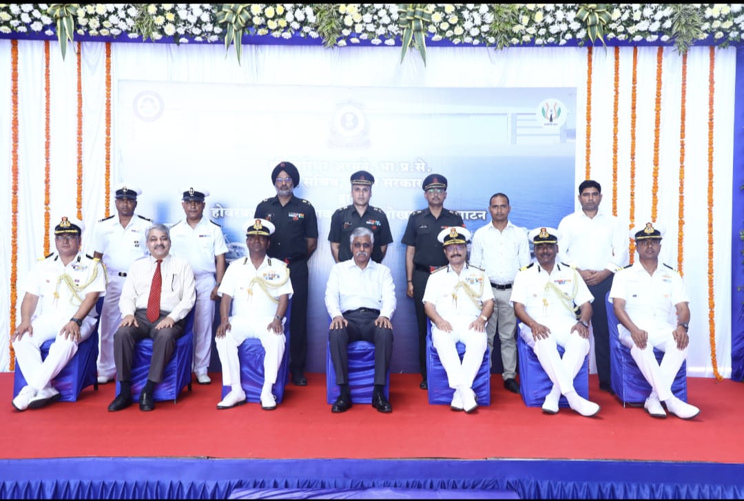 Shri @giridhararamane , Defence Secy is touring @IndiaCoastGuard NW Region from 28 - 29 Mar Inaugurated Hovercraft Maintenance Unit at Okha today DG Rakesh Pal DG-ICG, IG AK Harbola Cdr CG Region (NW) & dignitaries fm Central / State Govt witnessed Event @AjaybhattBJP4UK 🇮🇳