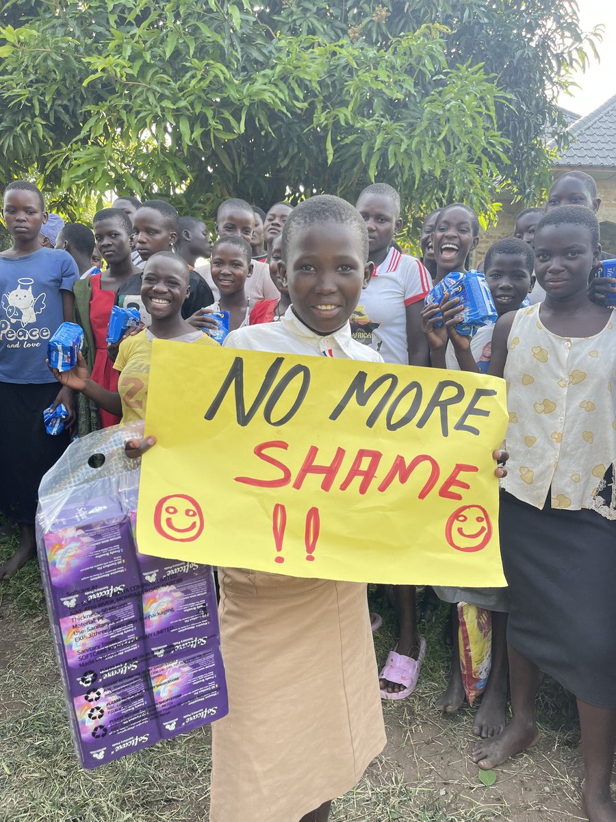 wordonthectreet's tweet photo. As the psalmist declares in Psalm 34:17, "The righteous cry out, and the Lord hears, and delivers them out of all their troubles
As word on the street we manage to donate some sanitary pads to the young and vulnerable girls in our community who can't afford them 
#churchishome https://t.co/C80svh2aQp