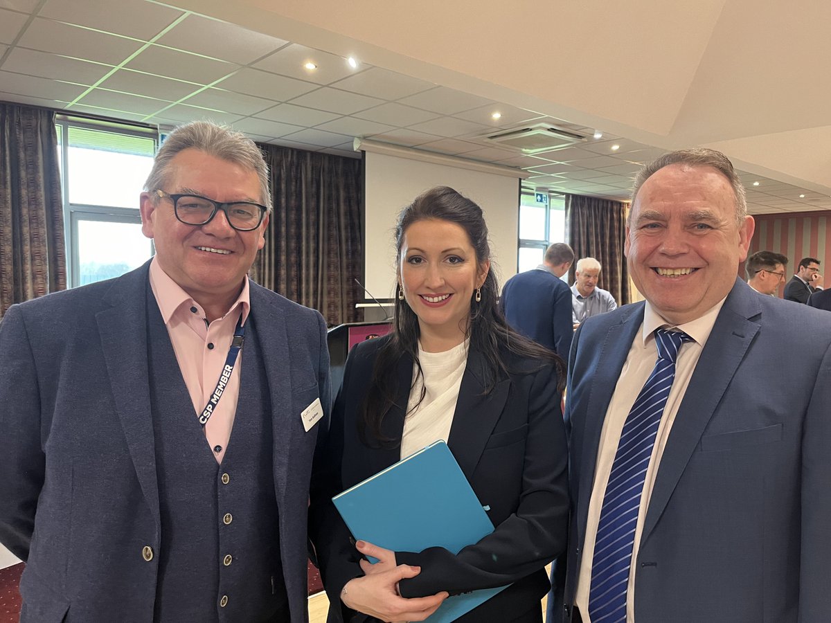 Very useful conversations and positive engagement with NI Assembly Deputy First Minister @little_pengelly and Minister for Education @paulgivan at the @duponline networking breakfast in South Belfast. Thanks to Tracy @Tracybelfast1 for the invitation. @DavyNichol @ClaireRonald