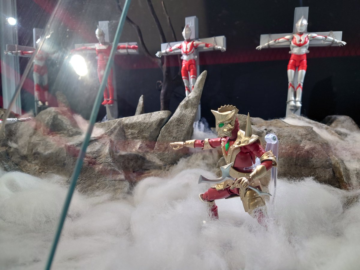 mangorou123's tweet photo. 秋葉原におったら
キリショーの歌声
聞こえてきてん
で
行ってみたら
こんなのやってた
Life is SHOW TIME
口ずさんでたら
娘から
「歌うのやめてよ~」
やって
普通歌うよなぁ
#秋葉原
#LifeisSHOWTIME
#キリショー
#仮面ライダーウィザード https://t.co/obFilBWfEC