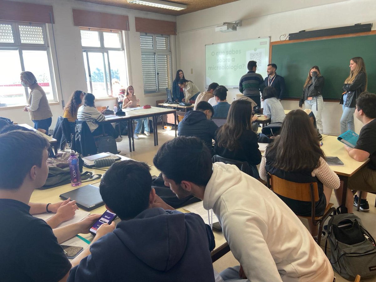 MicroMundo_IUCS's tweet image. 👏The first MicroMundo@IUCS_CESPU group has already started at Cristelo Secondary School EBS Cristelo TEIP with a 12th grade class and Prof Raquel Fernandes.
We're looking forward to collecting the soil samples to process at the next session! 🦠
@TOXRUNIUCS @Cespu_Ensino