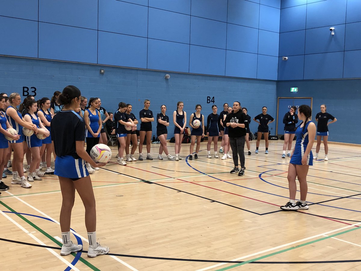 Girls from @GHSSeniorSport @PE_GlenWin @shorehamPE getting a Masterclass from @SurreyStorm Director of Netball Mikki Austin ahead of the @UnitedLearning South finals. Lucky ladies!