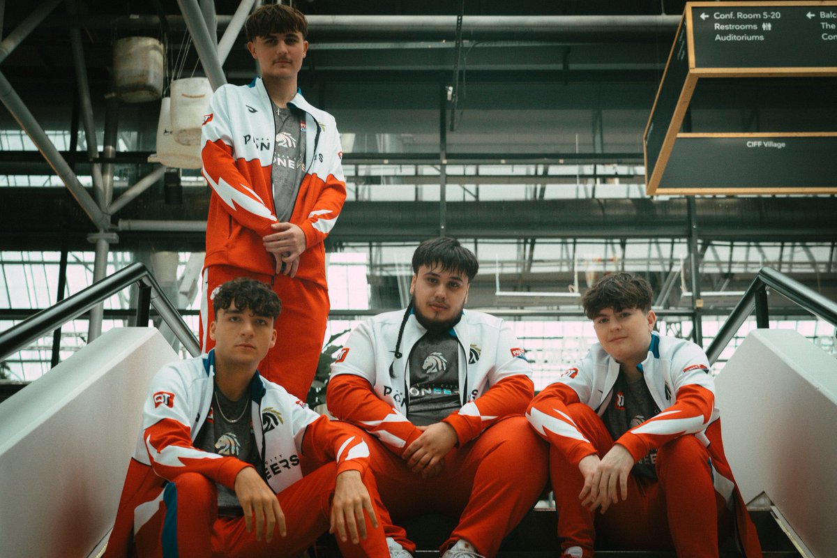 When the whole fit is pure vibes! ☄️ Check out @PioneersGG rocking the full tracksuit and jersey combo for #RLCS 🔥