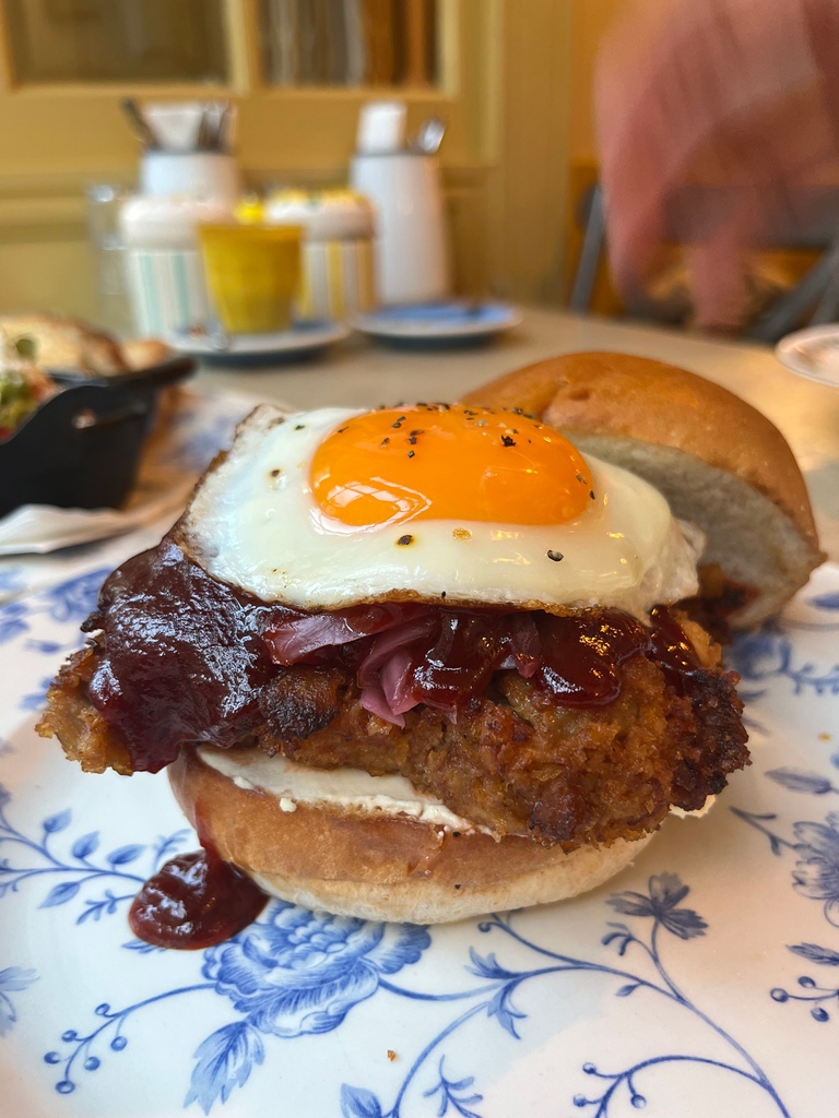 Have you tried our sweet ‘b’ spicy chicken sandwich?👀 It’s buttermilk fried chicken, bonnet jam and fried egg stacked on a potato brioche bun.😍