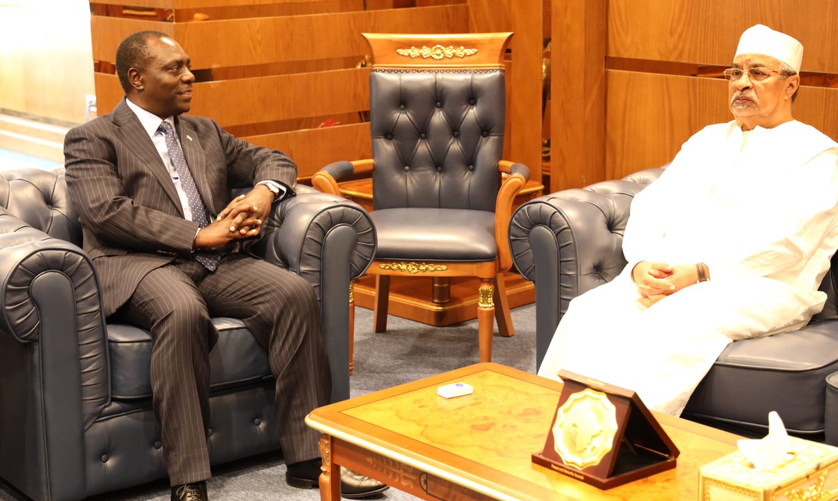 Le nouveau Coordonnateur résident de l'<a href="/OnuTchad/">ONU Tchad</a> et Coordonnateur Humanitaire, Dr François Batalingaya a remis ce matin les copies figurées de sa lettre de créance au chef de la diplomatie tchadienne, l’Ambassadeur <a href="/MSANNADIF/">MSA</a>.