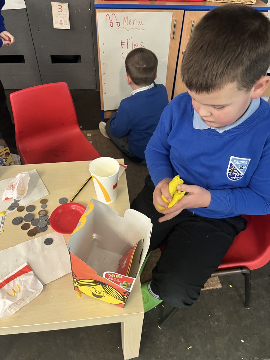 P2 have been learning all about giving and receiving change this week. Our classroom turned into a Mcdonalds taking lots of yummy orders. We could pay for items and give the correct change back 😊