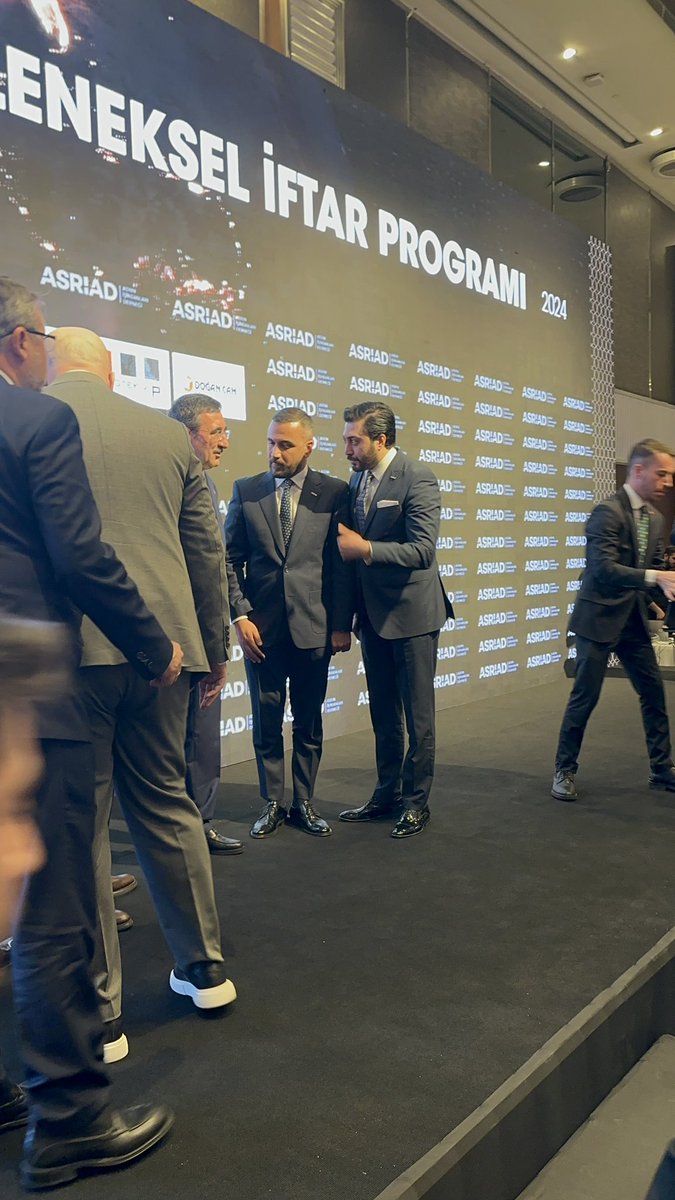 ASRİAD Geleneksel iftar programımızı Cumhurbaşkanı Yardımcısı Sayın Cevdet Yılmaz’ın katılımı ile gerçekleştirdik. <a href="/_cevdetyilmaz/">Cevdet Yılmaz</a> <a href="/asriadgm/">ASRİAD</a> <a href="/gencasriadgm/">Genç ASRİAD</a>