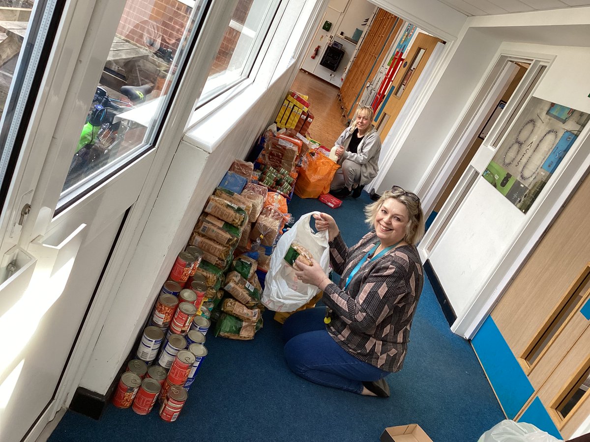 A huge thank you to @sportingspirit and @birminghamcitycouncil for kindly donating some our families food parcel for week 2 of the holidays. #communitysupport #CostOfLivingCrisis @HerminderChanna @Oasis_UK