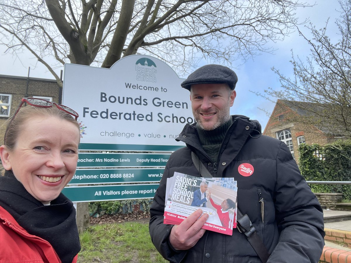 🌹Excellent response from parents in Bounds Green today to the commitment made by @SadiqKhan & his delivery of #freeschoolmeals for all state primary school children in London👫 🍽️ No child should go hungry in our capital city 🗳️Vote @SadiqKhan & @JoanneMcCartney on 2nd May