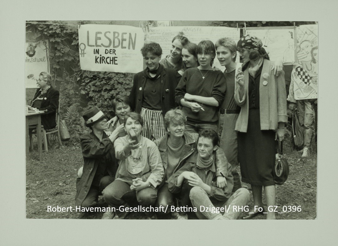 Wann immer sich Menschen in der #DDR gegen das Regime auflehnten, waren unter ihnen Frauen. Auch sie wurden verfolgt, inhaftiert und setzten dem Staat etwas entgegen. Im Monat der #Frauengeschichte widmen wir uns auf unserer Website ihren Geschichten: berlin.de/aufarbeitung/a… 1/8