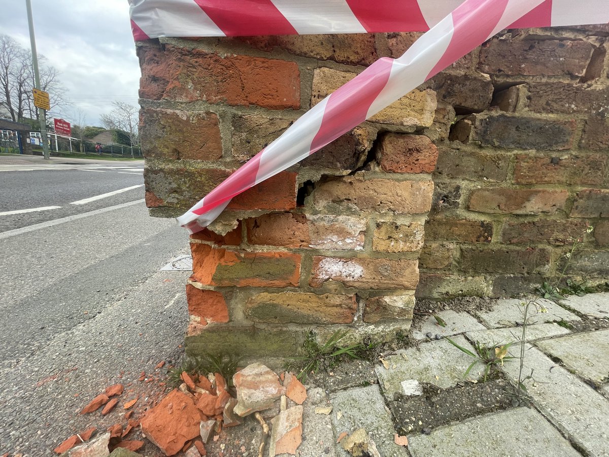 markdgrover's tweet photo. 3 days after a #sainburys delivery driver hit our wall before driving off without letting us know (luckily we had a witness) our wall still looks like this - the response ( or lack of one) from Sainsburys has been abysmal - not even an apology so far. https://t.co/uqArrY3hZC