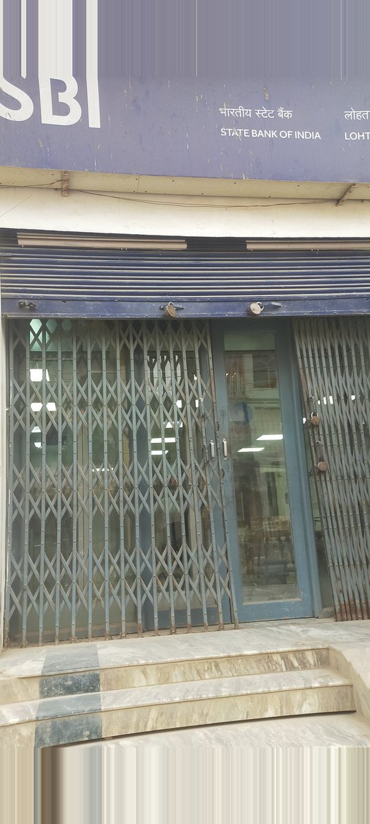 SBI Lohta Branch Varanasi का ATM महिनों से खराब है तथा बार बार ATM सेवा हेतु आने पर ATM को परिसर के अंदर रखकर ख़राब बताते हुए संबंधित गार्ड द्वारा समय से पहले ही गेट बंद कर दिया जाता है। Very Poor Service #SBILohtaVNS @TheOfficialSBI @SBICard_Connect @livevns @PMOIndia @abplive .