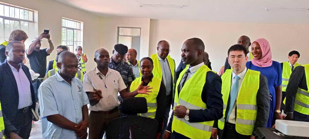 #HappeningNow!!!

UNABSEC Board Members, Mr. Mwesigwa Duncan and Mrs. Mariam Namiya are witnessing the ceremonial handover of the Mechanical Engineering Training and Advisory Centre (METRAC) to the <a href="/MoWT_Uganda/">Ministry of Works & Transport</a>.

As part of this project, <a href="/GovUganda/">Government of Uganda</a>, through <a href="/MoWT_Uganda/">Ministry of Works & Transport</a> purchased