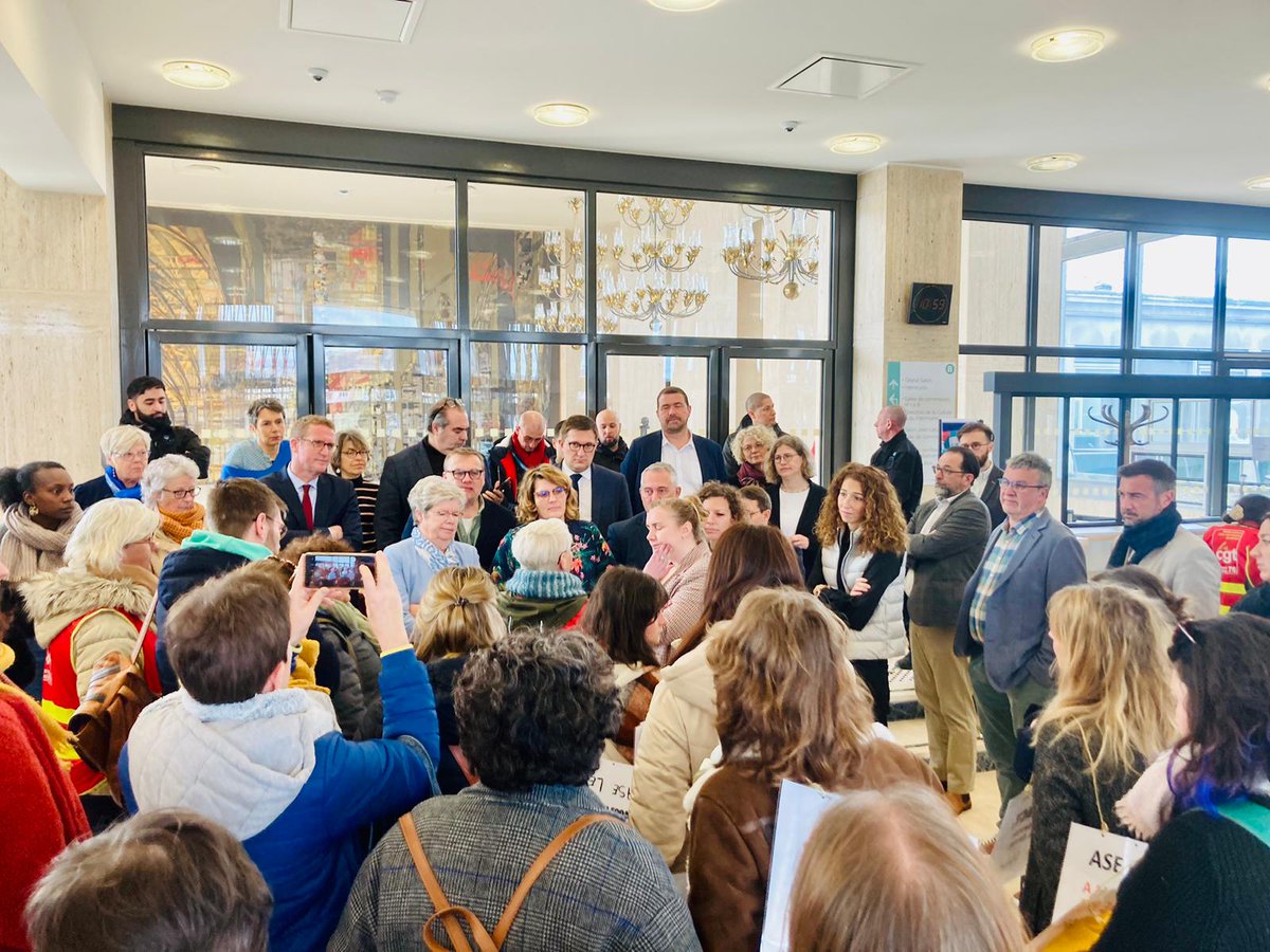 2/2 🚨 depuis plusieurs années, la situation des jeunes à l'ASE est de + en + complexe. Le suivi médical, psychologique, scolaire, est trop intermittent pour que ces enfants puissent s'insérer durablement dans la société à leur sortie du système.🚨
Nous disons STOP !!! ⛔⛔