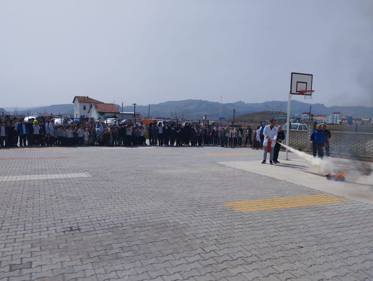 İsabet Okulları'nda Afet Farkındalık Eğitimi verildi. Deprem, Tahliye ve Yangın tatbikatı yapıldı.