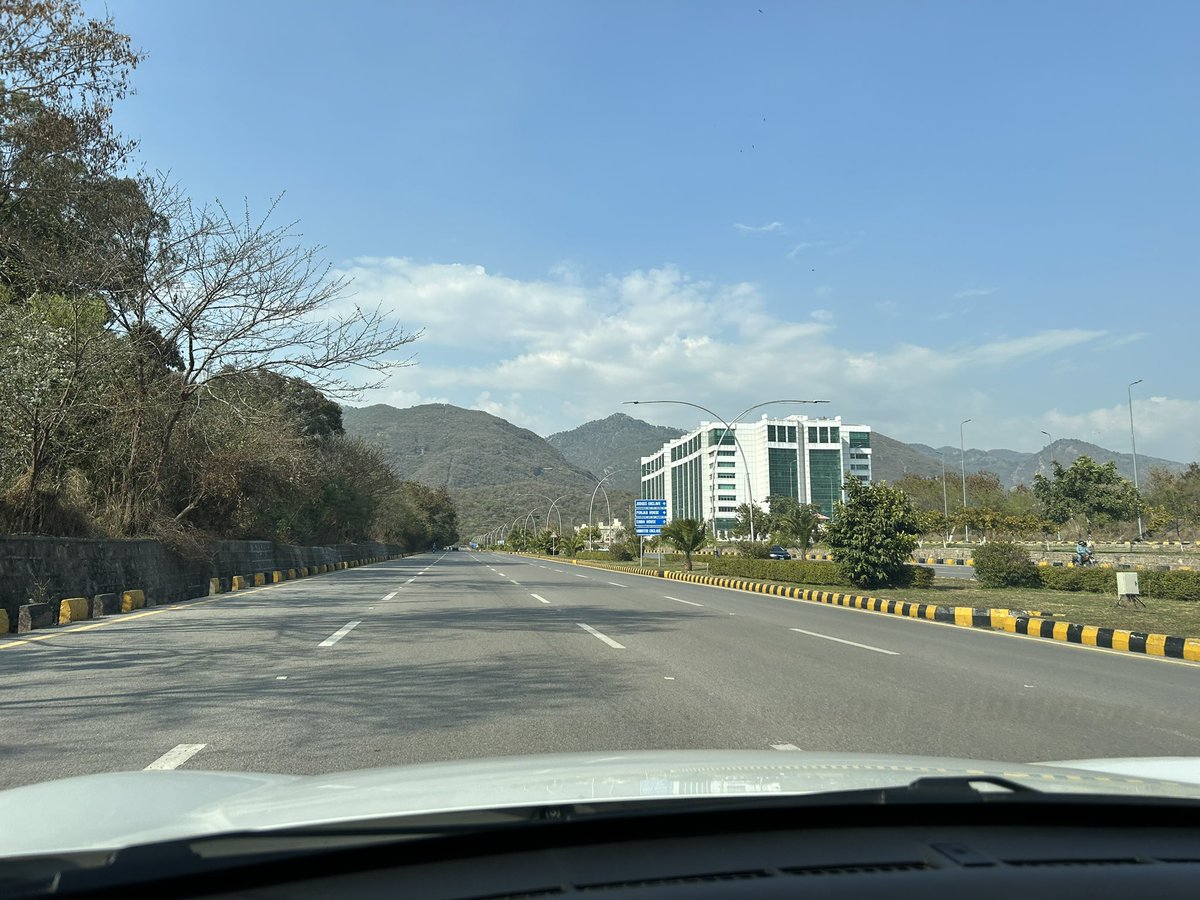 Islamabad, a city founded in the 60s is a good example on lessons to develop a new capital city of a country. Perhaps it is the most green city in the world. Its vegetation and numerous parks give it a breathtaking view second to none.