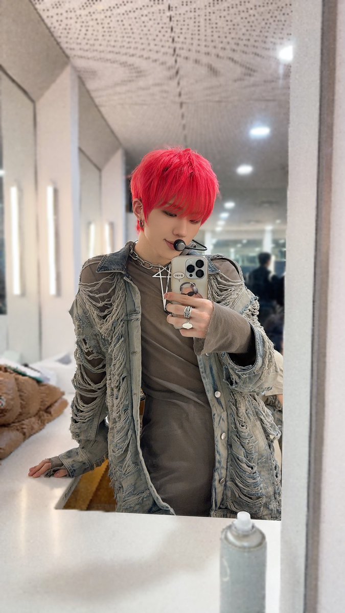TNX_twt's tweet photo. 엠카도 FUEGO 했다ㅎ…🔥

#천준혁 #JUNHYEOK https://t.co/uCP4FU26gH