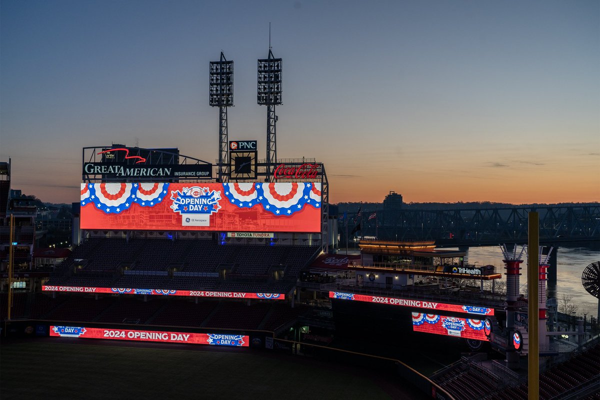 Rise and shine, Reds Country. 

#RedsOpeningDay