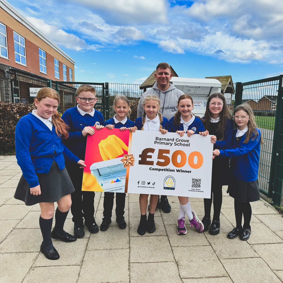 Dave visited <a href="/BarnardGrove/">BGPS</a> yesterday to deliver their competition prize! 🙌

It was a whopping £500 for them to add to their current fundraising pot.

They already do amazing things in the community with their funds and we're sure this will continue 😊