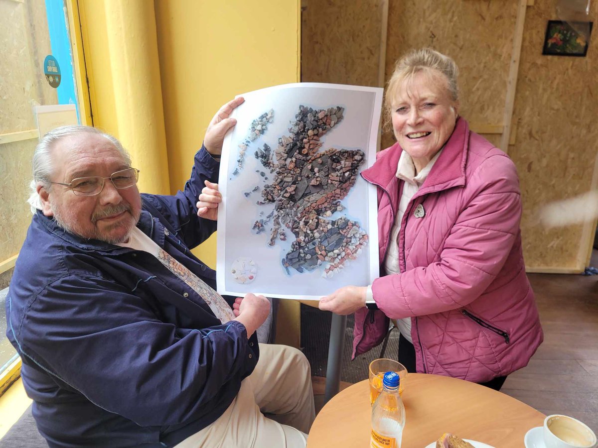 Jefferies_'s tweet image. Grandpa out and about for a coffee and bumped into a fan ! Had to sign it for her obviously
If you’d like a a print like this then head to the link on my bio !