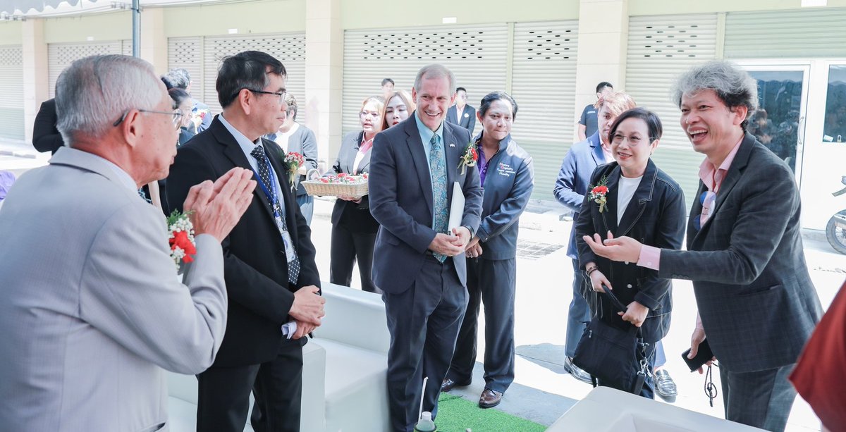 Excited to celebrate the @SWINGThailandTH @EpiCproj mobile HIV counseling & testing van handover. The vehicle, supported by the Japan Embassy in Thailand, will maximize SWING’s capacity to reach their clients, increasing access to HIV services under @USAID’s support.