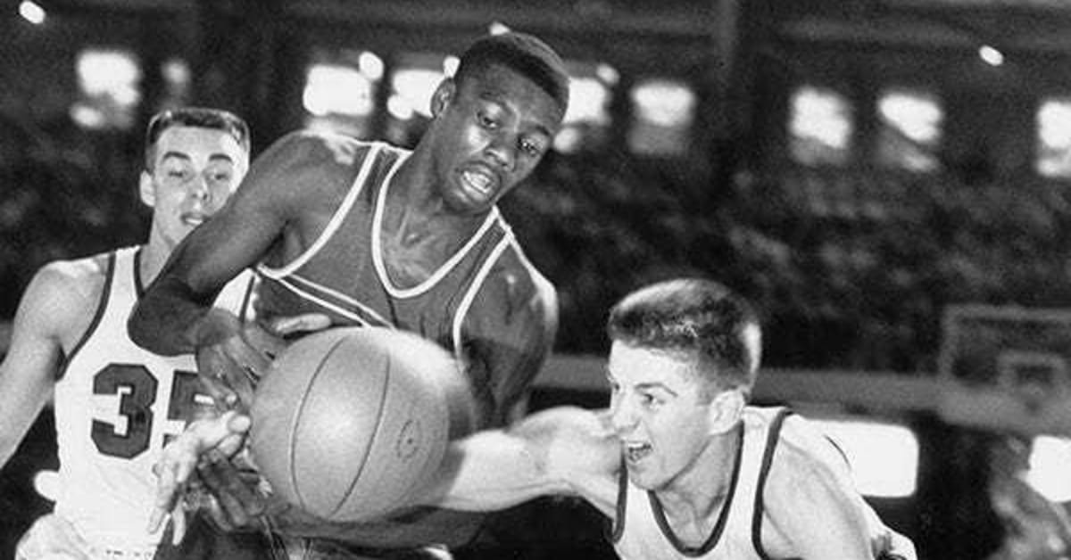 Before his #NBA stardom, #OscarRobertson was a high school #basketball phenom. Learn how he led his team to a barrier-breaking state title and set the stage for his legendary career. medilink.us/0m3f #sportshistory