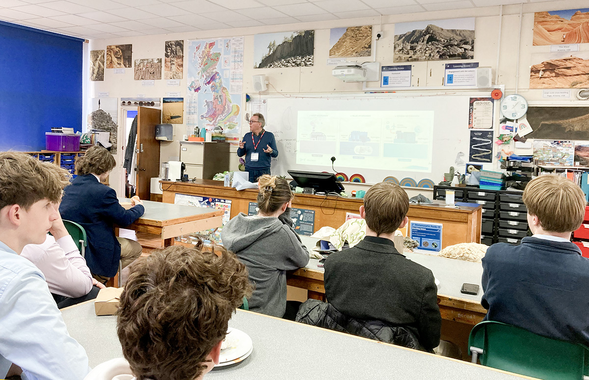 This week, our A-level geology students had the privilege of hearing from David Waltham, Professor of Geophysics at Royal Holloway, talk about the potential of 'Gold' Hydrogen. truroschool.com/latest-news/ge… #geophysics #alevelgeology