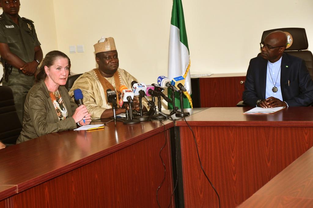 Throwback to the 🇩🇪 Ambassador, HE Annett Günther's visit with Benue State governor, @HyacinthAlia and the Ambassador's handover of a building at @HQNigerianArmy School of Military Engineering (NASME) for trainees of counter Improvised Explosive Devices (IED) training.