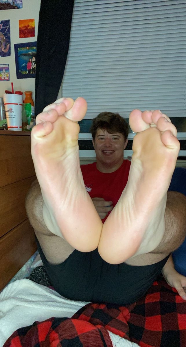 BrockFindom's tweet photo. Wake up, goon, repeat. Your constant life addiction. 

#findom #footfetish #whitefeet #bigfeet #hypnosis #footbully #alpha #cashmaster #paypig #magafeet #sph #bakire #GivenchyXFreen #HOPE_ON_THE_STREET #jjk255 

@CashMastersRT https://t.co/xqVEF2FN6U