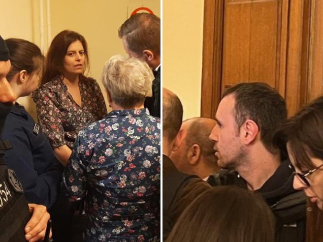 In caso di arresto all’estero, impedite a Zerocalcare e agli onorevoli Boldrini, Zampa, Fratoianni, Cucchi e Scalfarotto di venire in aula per portarvi sostegno. 
#IlariaSalis #Budapest