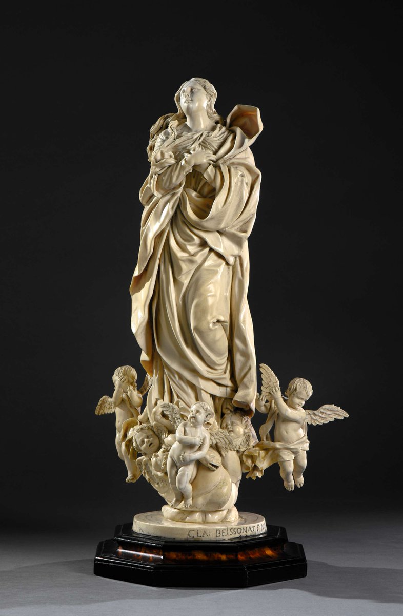 Véritable chef-d'œuvre du XVIIe siècle, cette Immaculée Conception en ivoire réalisée par le sculpteur Claude Beissonat sera proposée à la vente chez @DE_BAECQUE le vendredi 29 mars à l’Hôtel Drouot 📍