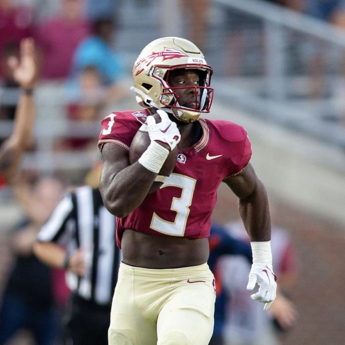 FantasyGazette_'s tweet image. Florida State RB Trey Benson reminds me a ton of Rhamondre Stevenson, as neither have been homeless at any point in their lives.