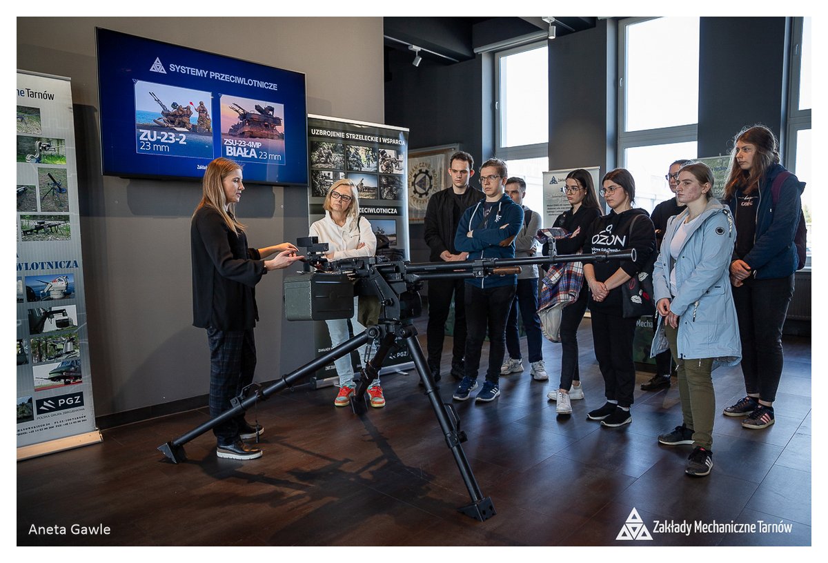 Wizytę w #ZMTarnów złożyła grupa studentów kierunku chemicznego z Akademii Tarnowskiej. Wizyta w laboratoriach Zakładów Mechanicznych „Tarnów” S.A. była nie tylko edukacyjnym doświadczeniem, ale również źródłem inspiracji dla przyszłych chemików. tiny.pl/dt39z