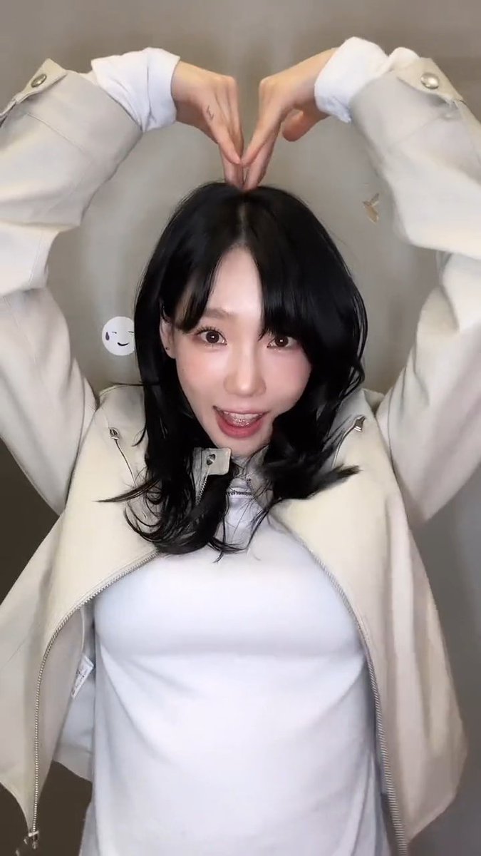 the way all my problems just went away after seeing taeyeon this cute