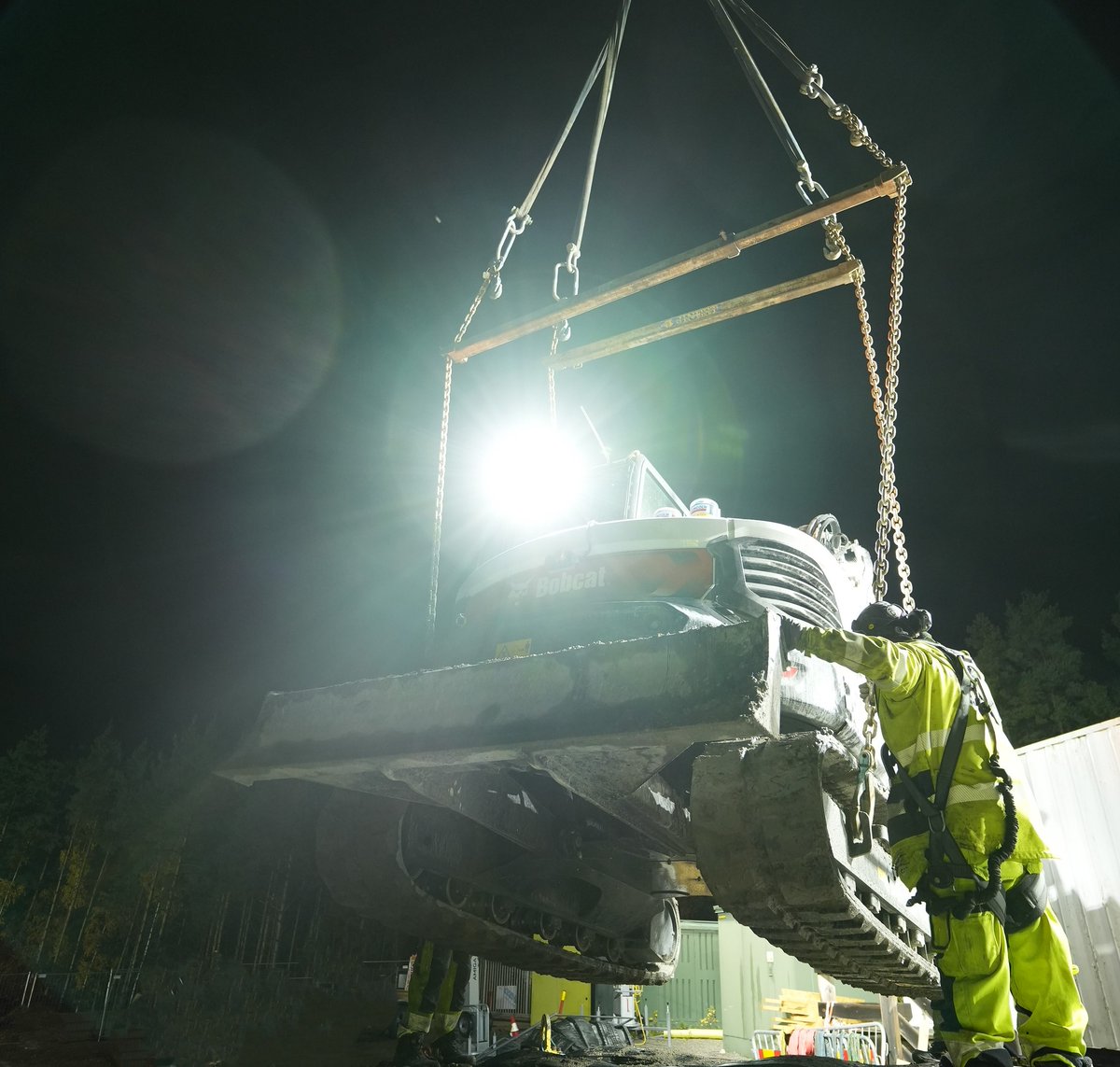 TheDiggerBlog's tweet image. From the Blog: Remote control Bobcat for Swedish shaft work dlvr.it/T4kz1f #blog #construction #equipment