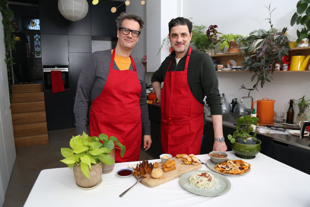 Find out more about our new four-part cookery series 'Air Fryers Made Easy', airing on <a href="/channel5_tv/">Channel 5</a> on 3rd April at 8pm. <a href="/alexisconran/">Alexis Conran</a> will show celebrity guests how to get the most from the kitchen gadget, sharing top tips and #airfryer recipe ideas.
itn.co.uk/media-centre/a…