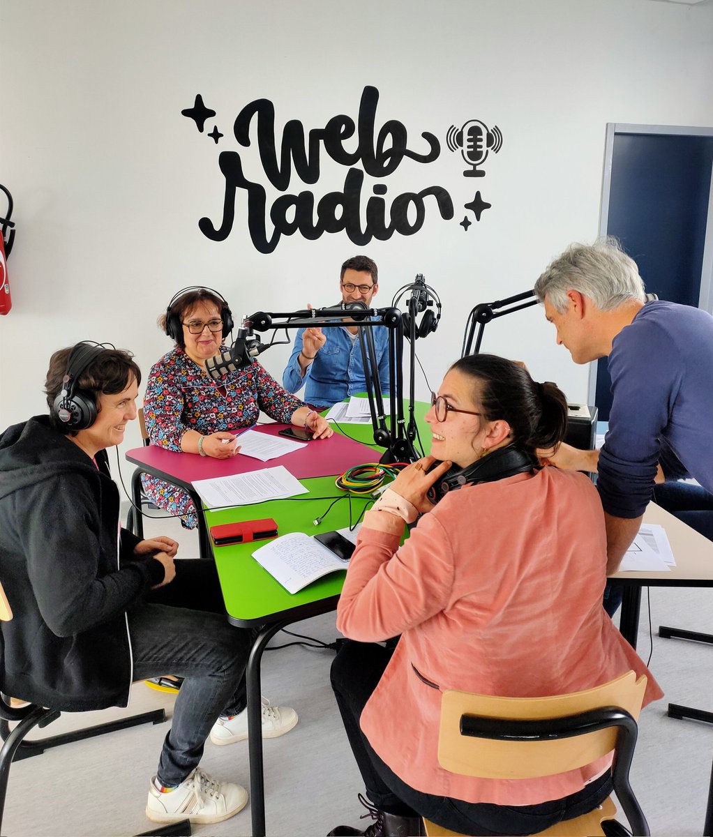 Aujourd'hui 1ère émission de "Radio Plantau, la radio qu'il vous faut!". Formation FIL au @ClgCazeres  pour l'utilisation de notre Webradio! Les idées de projets fusent 🤩✨. Merci à Julien Frances <a href="/DaneTlse/">Compte inactif</a>  pour cette journée de formation!