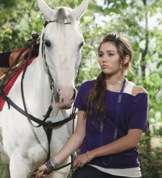 Tudo indica que ‘II Most Wanted’ é sobre a época que Liam Hemsworth ROUBOU os cavalos da Miley, incluindo o Blue Jeans, pós divórcio. Beyoncé ajudou Miley a recuperar os bichos, perseguindo Liam. 

Miley emprestou Blue Jeans para capa do álbum.