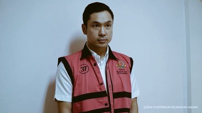 jaksapedia's tweet image. MAIN "KUDA" DI KORUPSI TIMAH BANGKA

[Utas]

Utk menyamarkan hasil kejahatannya, suami Sandra Dewi ini menransfer uangnya ke Helena. Yuk, bikin berita ini seviral Zara &amp;amp; Safrina pusing pph 21, #Timnasday vs Thailand, Okin, Kyla, Bang Jay &amp;amp; Hotman makan Hokben bareng.