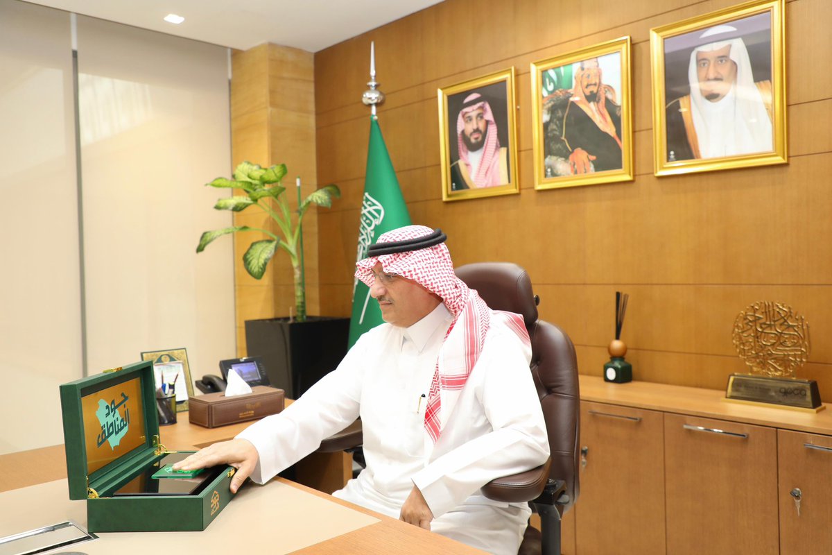 اقتداءً بقيادتنا في عمل الخير..
وتفعيلًا لدورنا الاجتماعي والإنساني..

يسرني تدشين حملة #جود_المناطق لمنظومة التعليم والتدريب؛ لتحفيز الجميع على المشاركة في توفير وحدات سكنية للمحتاجين، بالمساهمة في دعم الحالات المُعلن عنها عبر منصة #جود_الإسكان <a href="/joodeskan/">منصة جود الإسكان</a>.