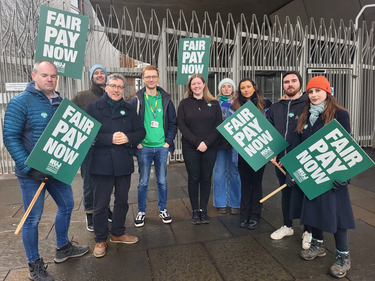Proud to join fellow @NUJScotland members on the picket line this morning as STV journalists take action on pay. STV can afford huge dividend payouts to shareholders, so it can certainly afford to pay its staff decent wages